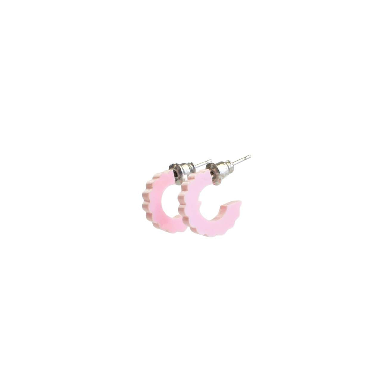 SCALLOPED MICRO HUGGIE HOOP EARRINGS