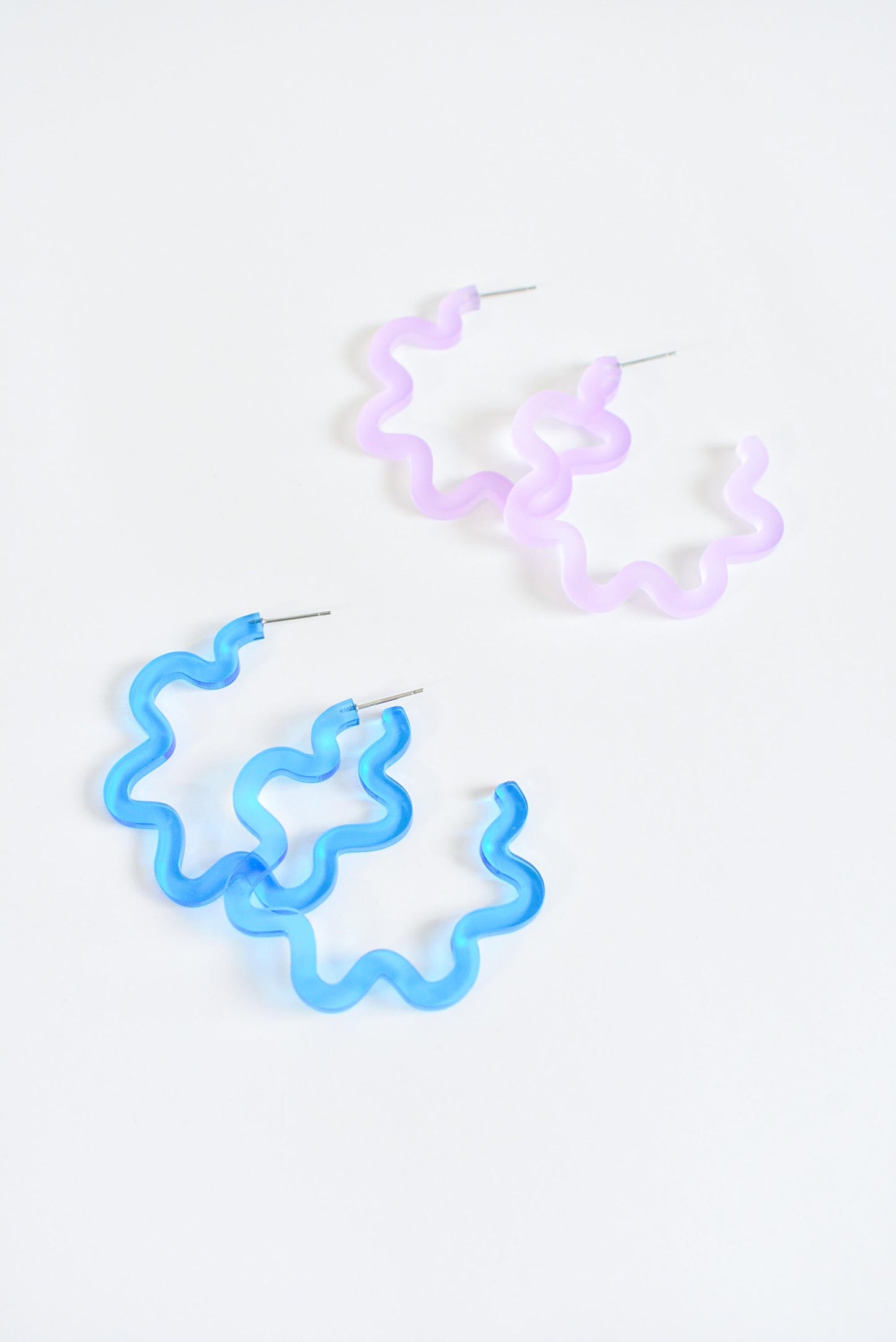 WAVY HOOP EARRINGS