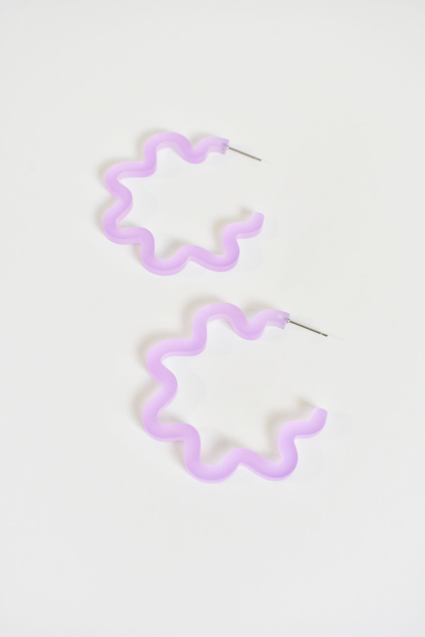 WAVY HOOP EARRINGS